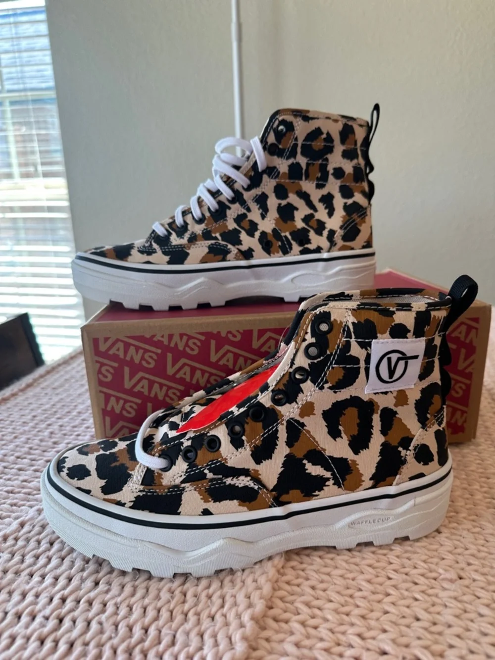 Vans leopard high top sentry WC shoes women’s size 8.5 new in the box - Picture 2 of 8